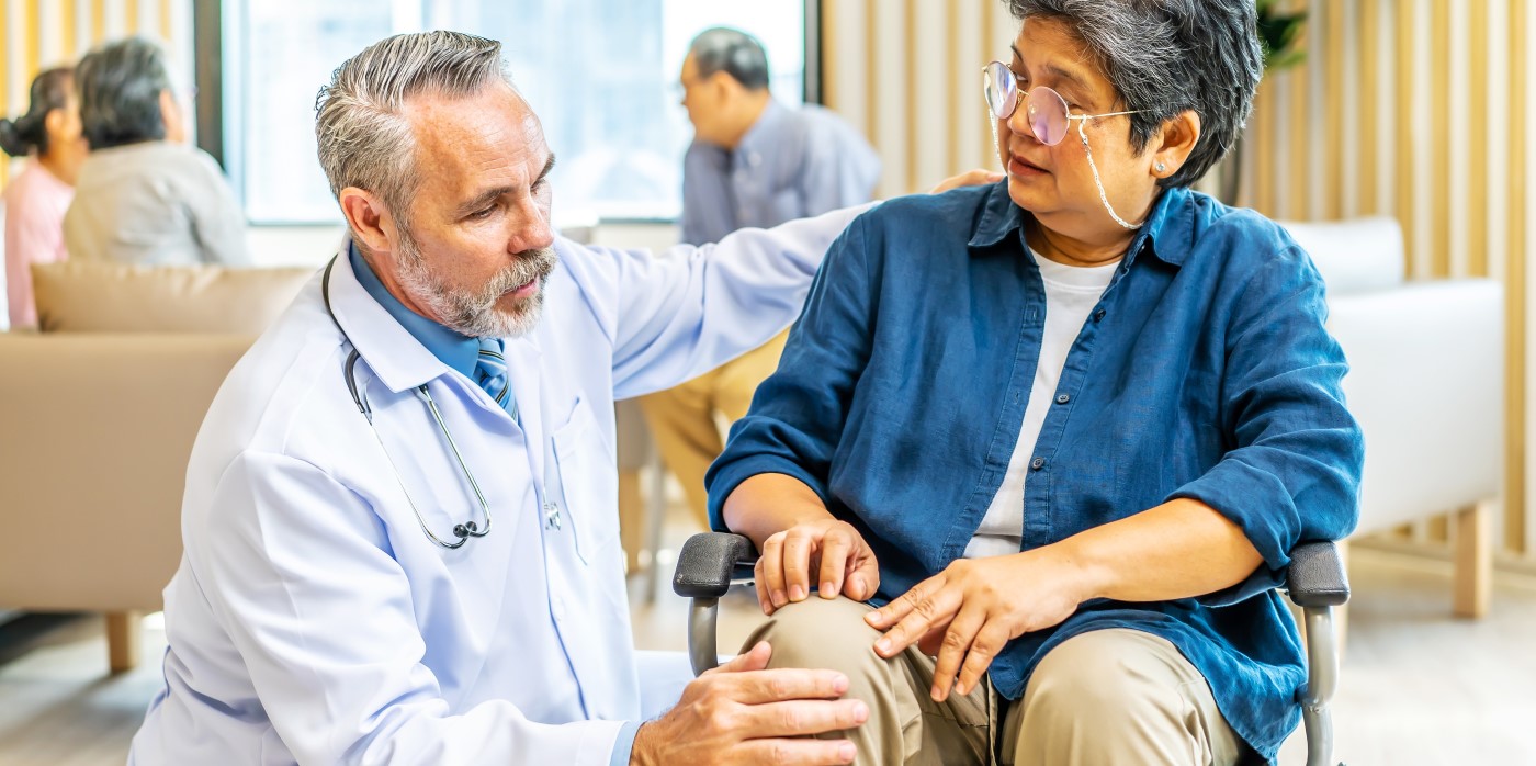 Idox Group News - Examinating the knee of elderly patient - The Versus Arthritis Priorities Call 2024